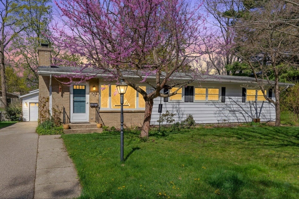 433 Jennison Ave