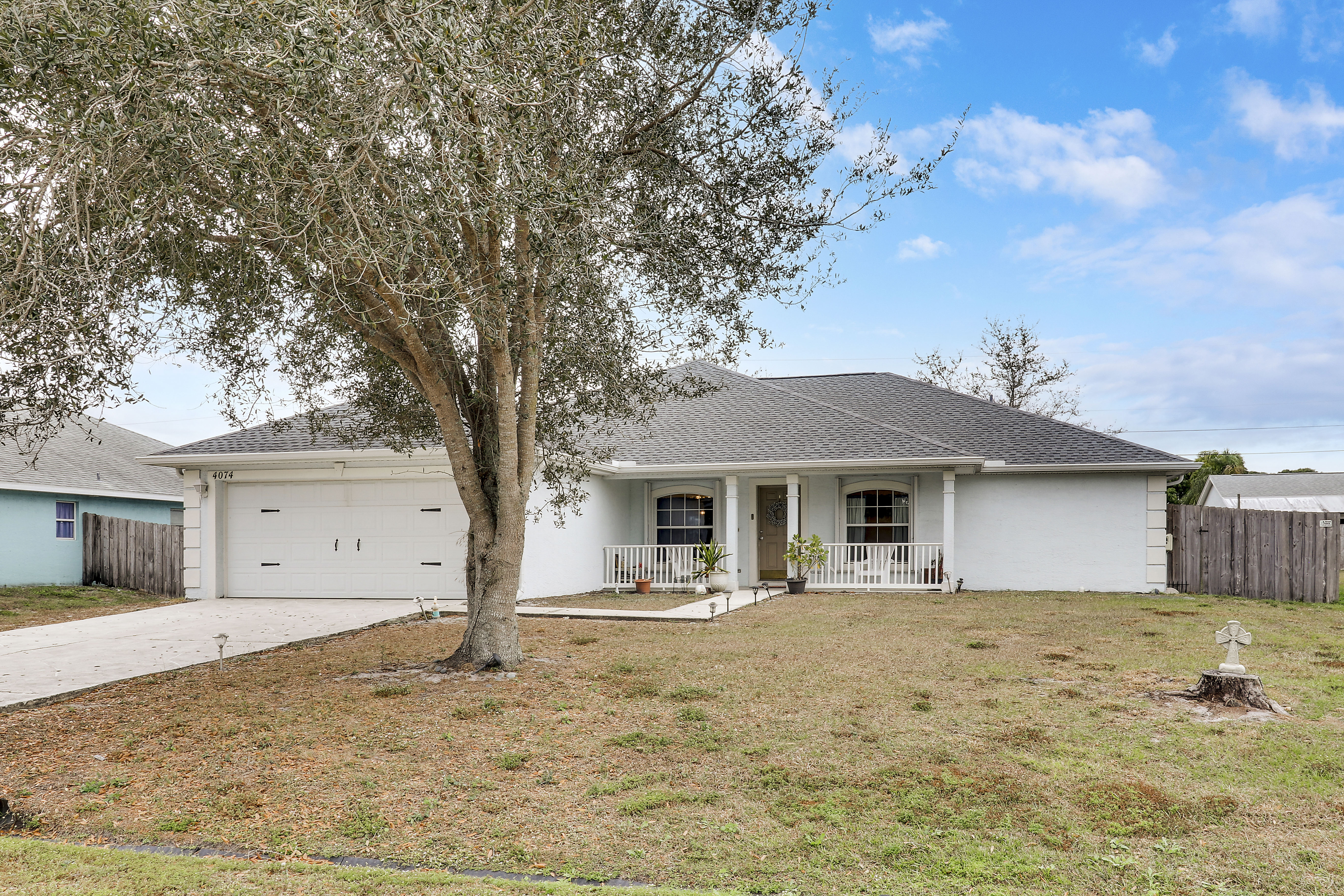 New Listing in Port St Lucie!