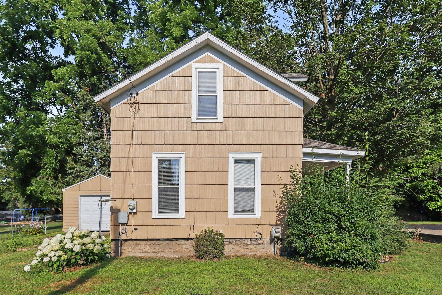 121 N Main St