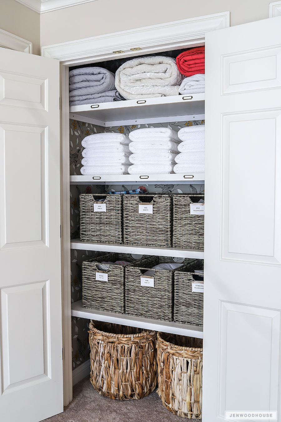 Linen-closet-organization-15.jpg