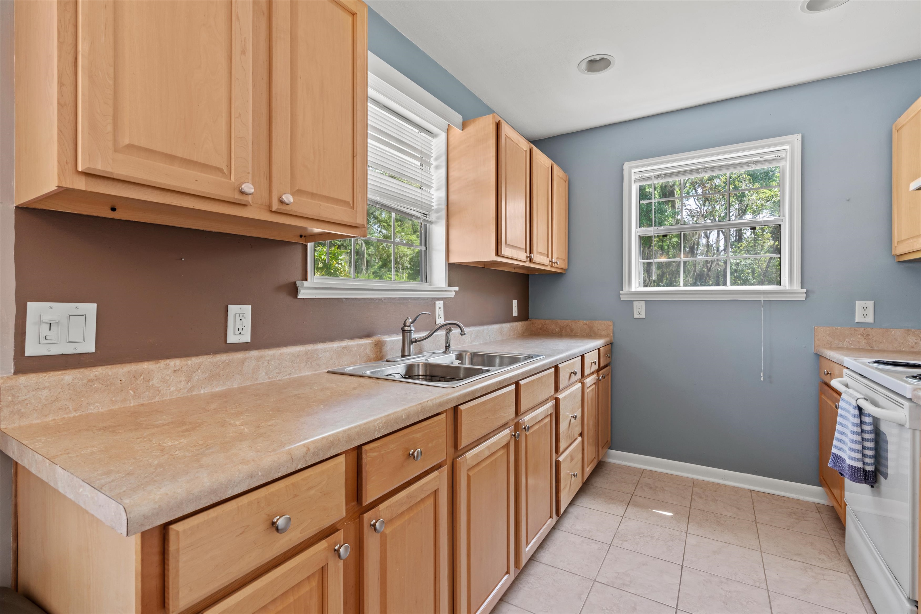 33-Kitchen 1.jpg