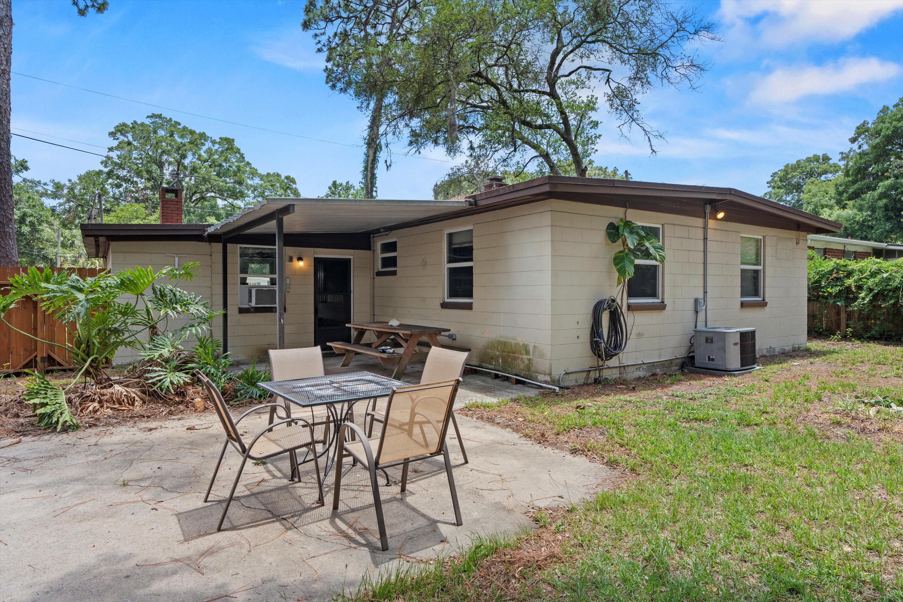 24-Backyard.jpg