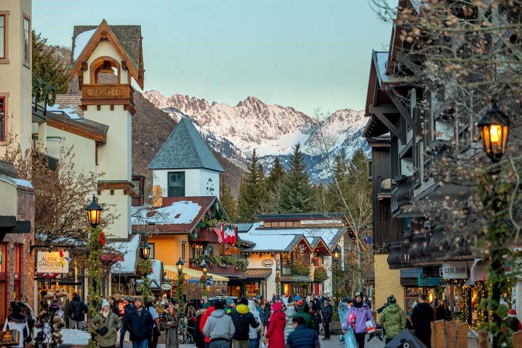 kris kringle vail.jpeg