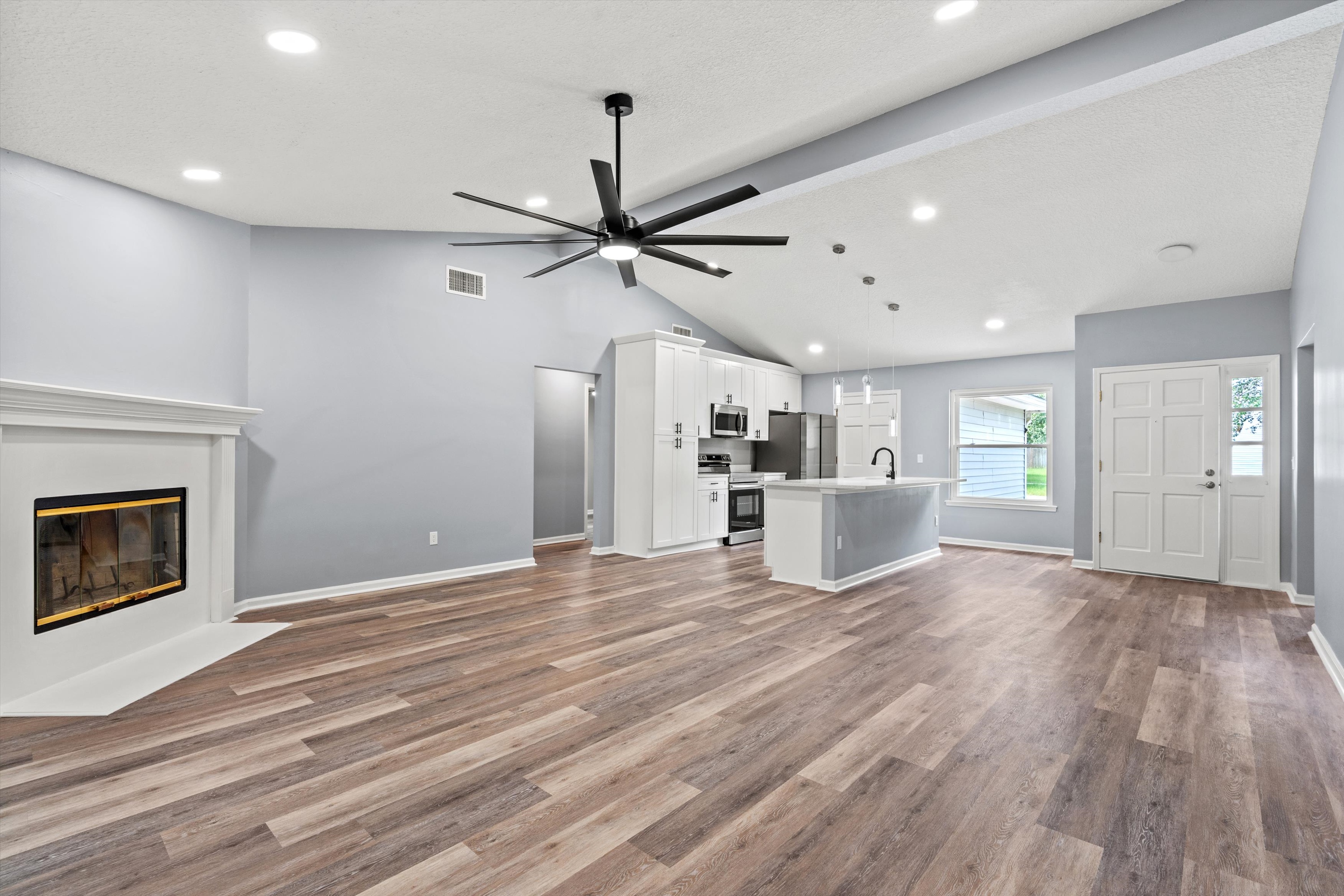 07-Living to Kitchen.jpg