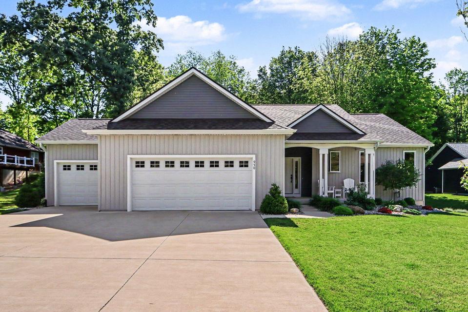 950 Doolittle Ct