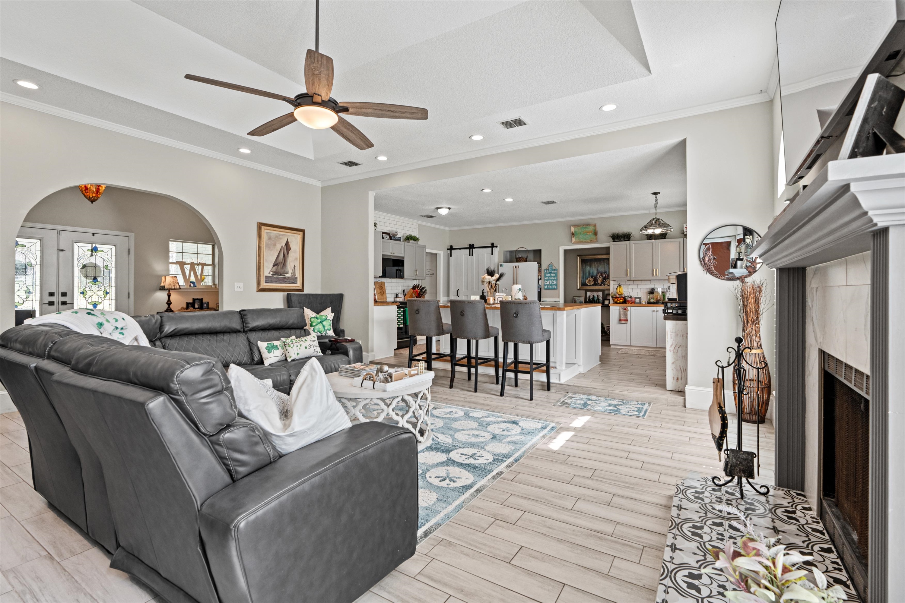 10-Living Room.jpg