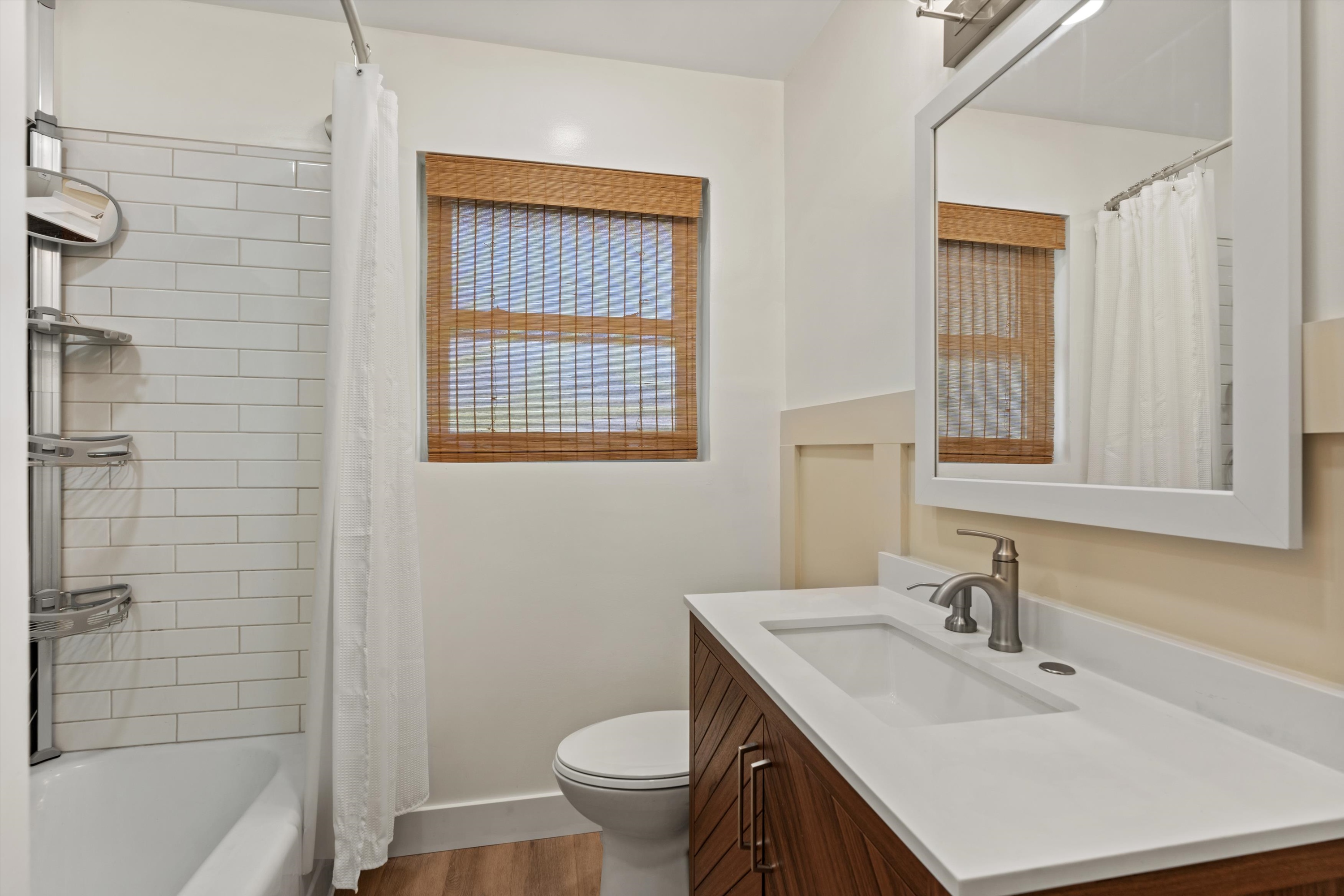 19-Bathroom 1.jpg