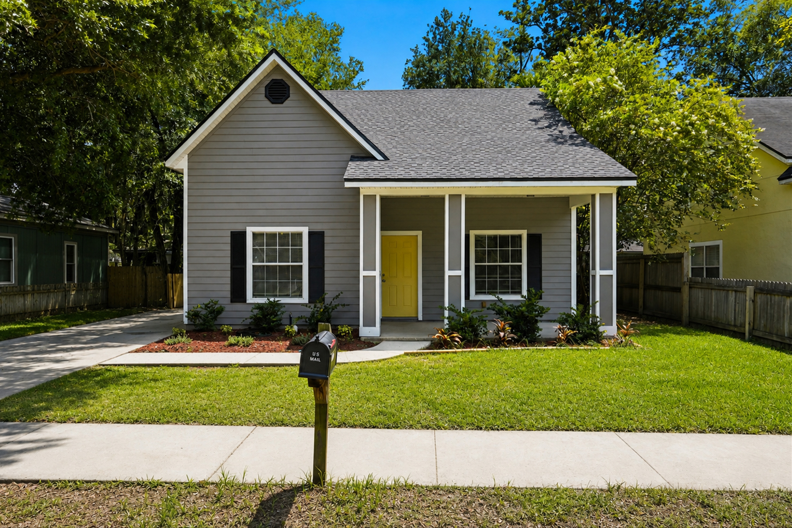 2152 SESSIONS Lane, Jacksonville, FL 32207 - Updated 4BR 2.5BA Home with a bright open floor plan