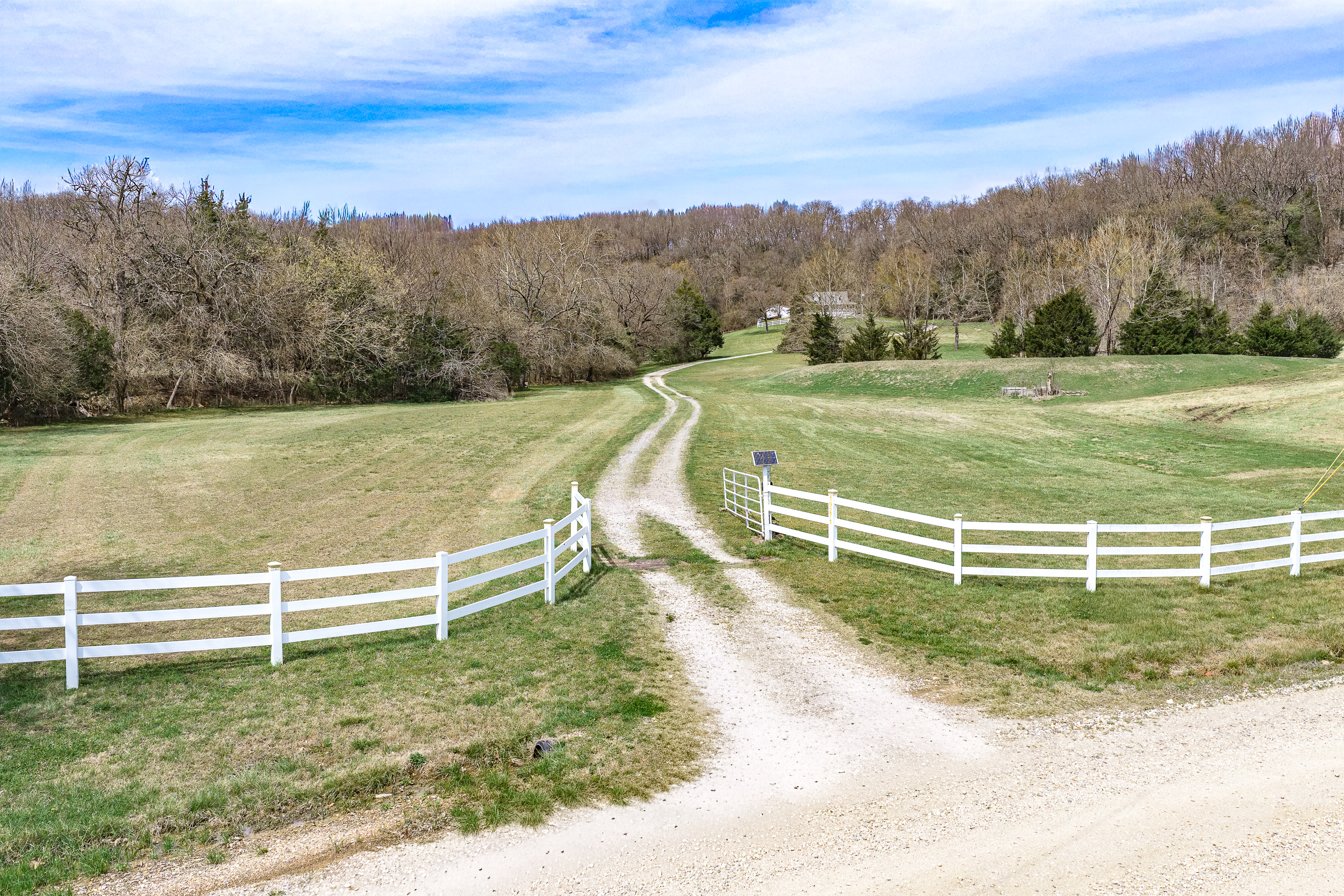 A Life Less Rushed: Discover 19271 Vineyard Rd in Cane Hill, Arkansas