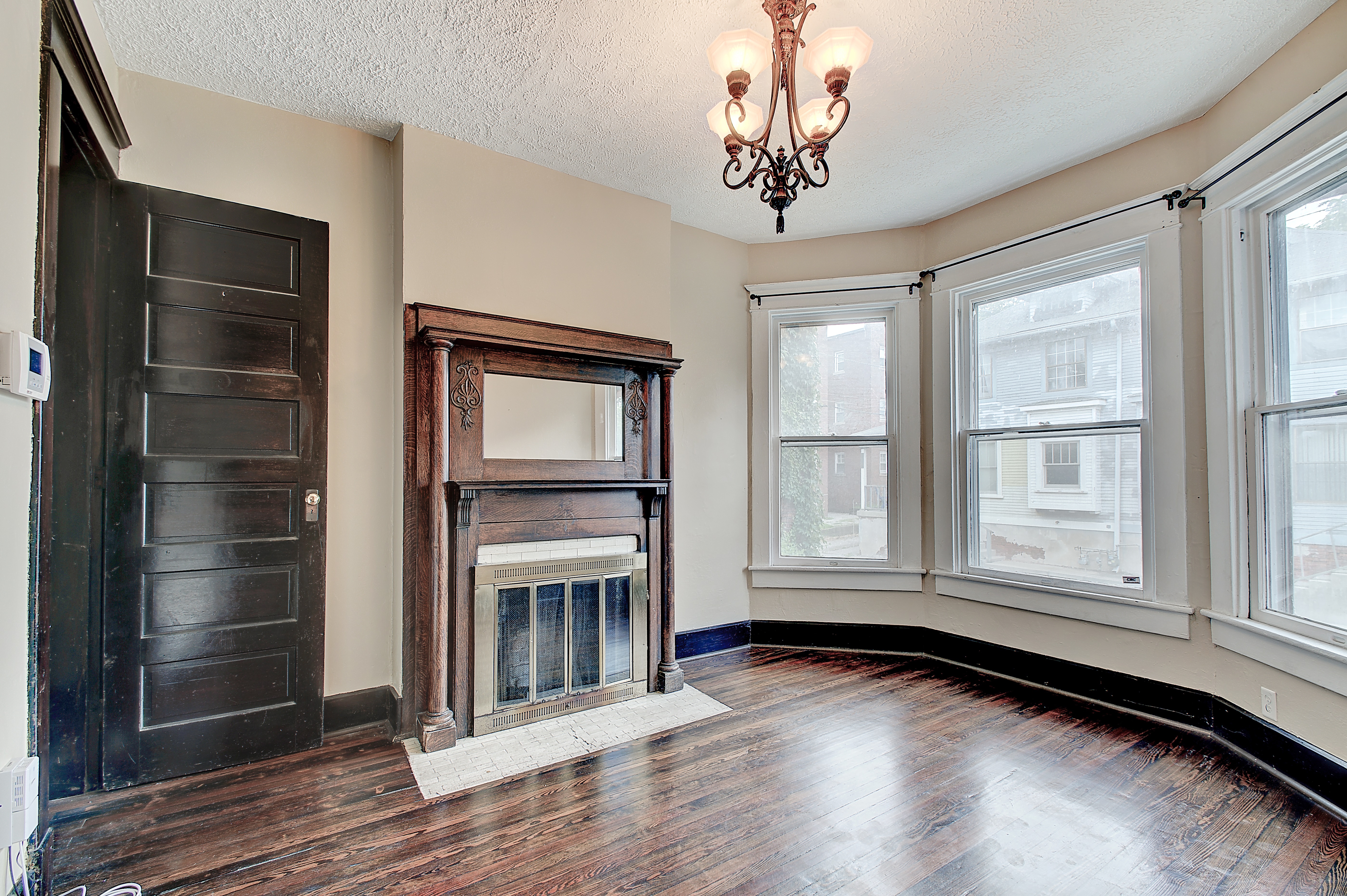 11-Family Room.jpg