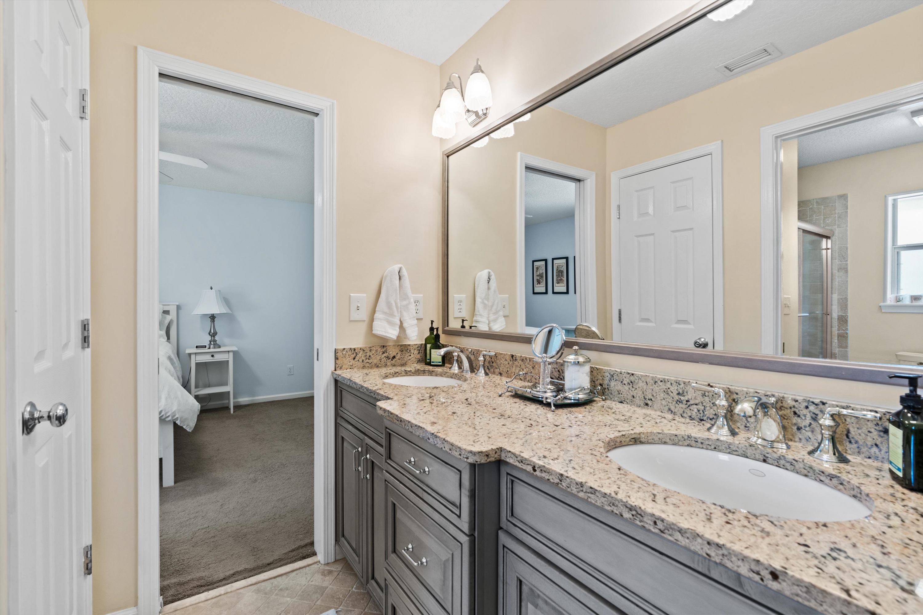 24-Jack and Jill Bathroom.jpg