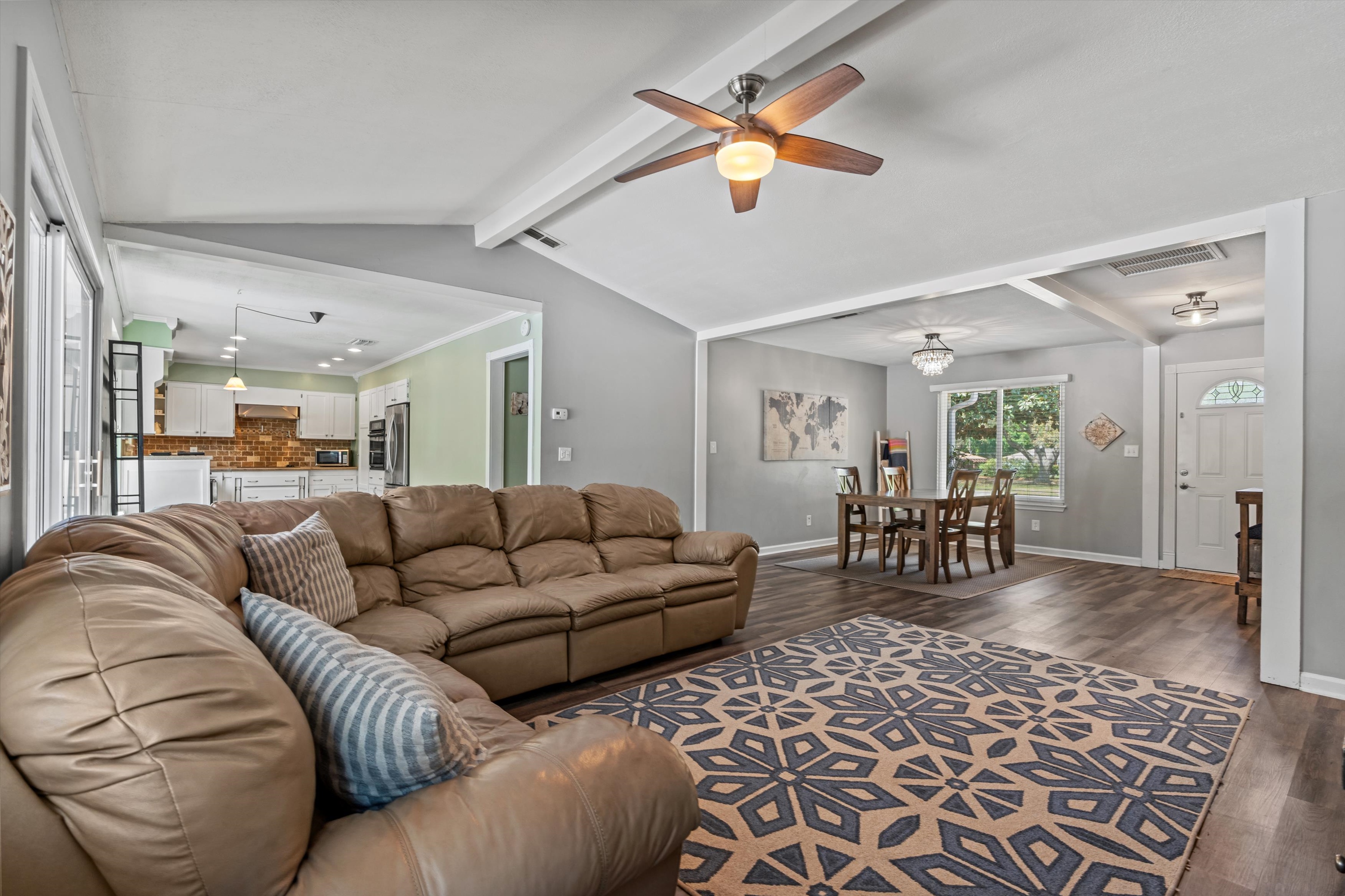 05-Living Room.jpg