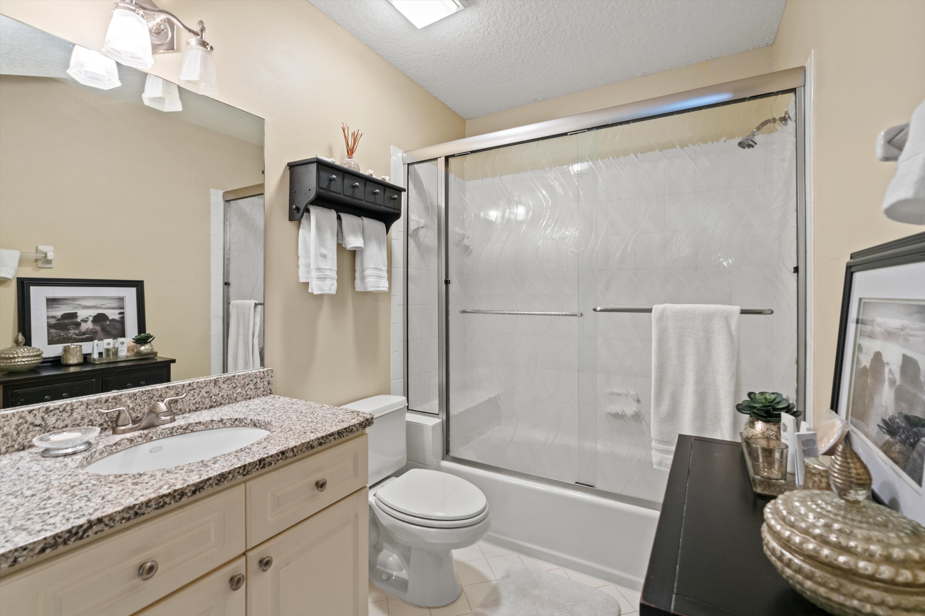 30-Bedroom 4 Bath.jpg
