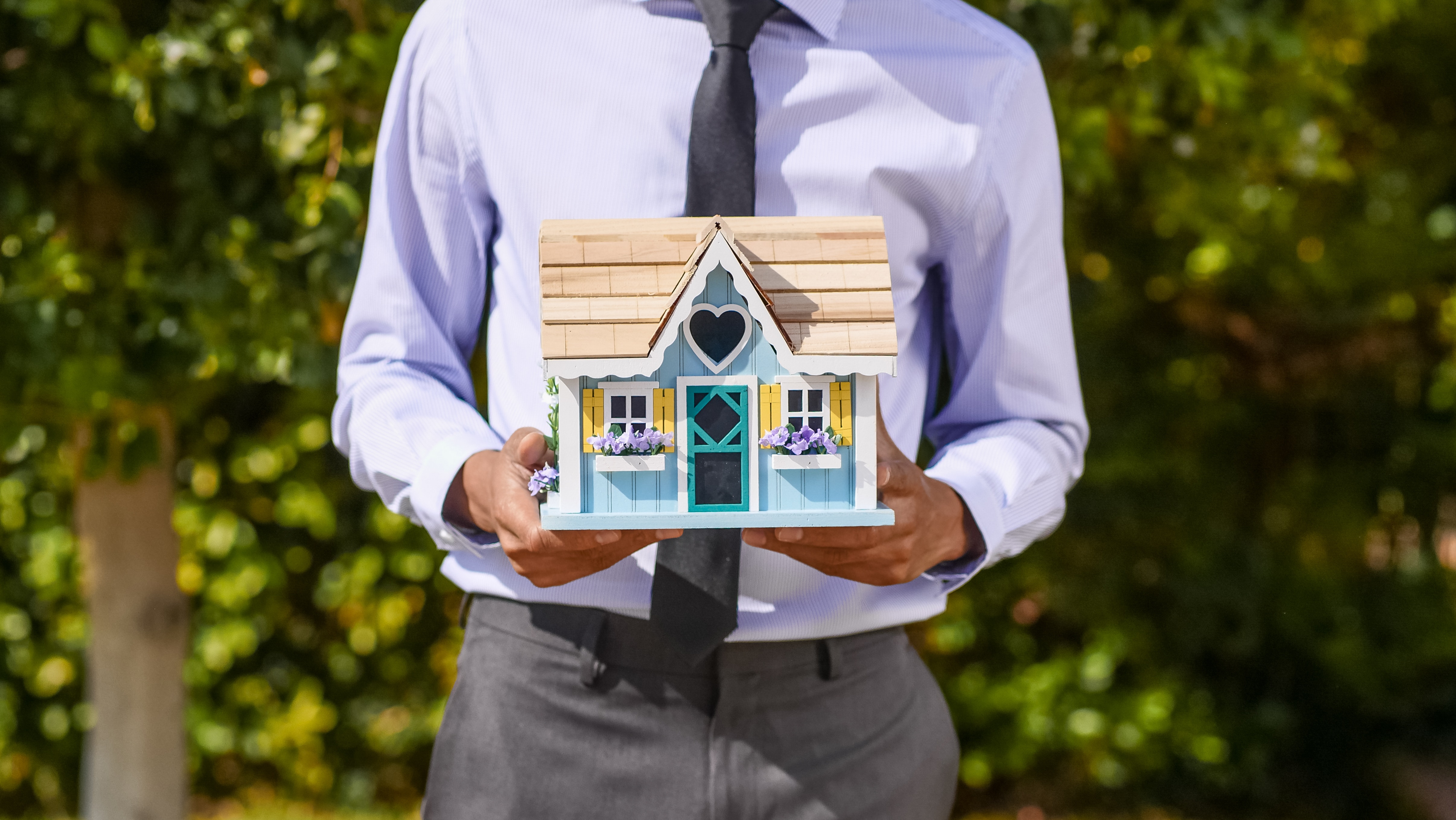 Can Hiring a Real Estate Agent Help You Maximize Your Home’s Value?